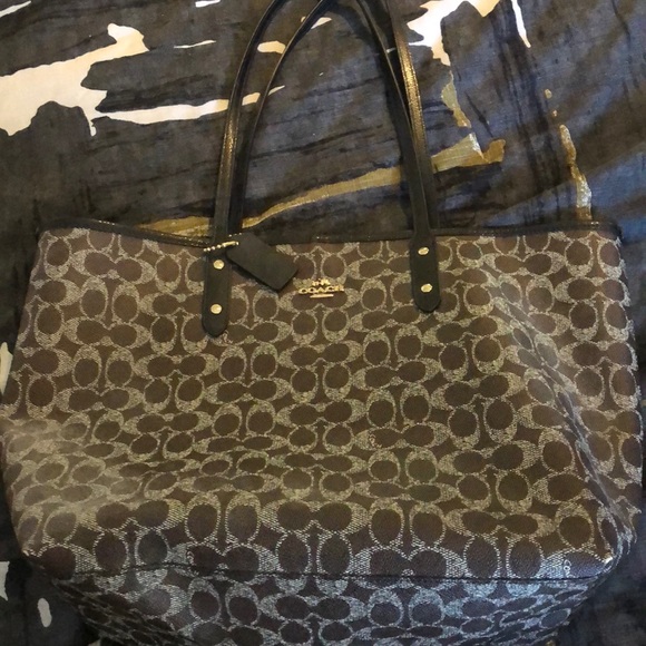 Coach Handbags - Coach signature city tote